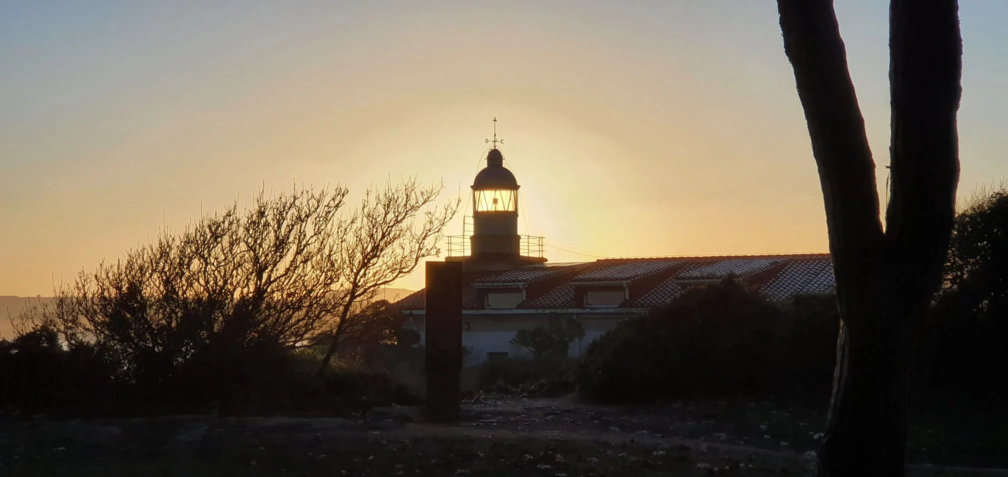 Faro de la Cerda en la Península de la Magdalena. Faro de Cantarbria.