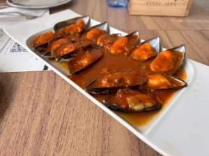 Mejillones en salsa en el restaurante Las Olas