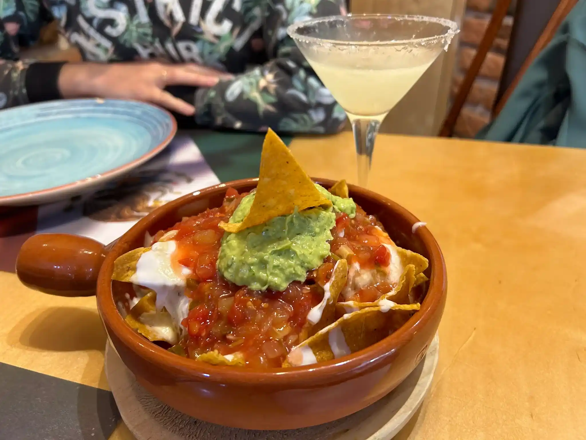 Nachos con guacamole en el Ágave Azul