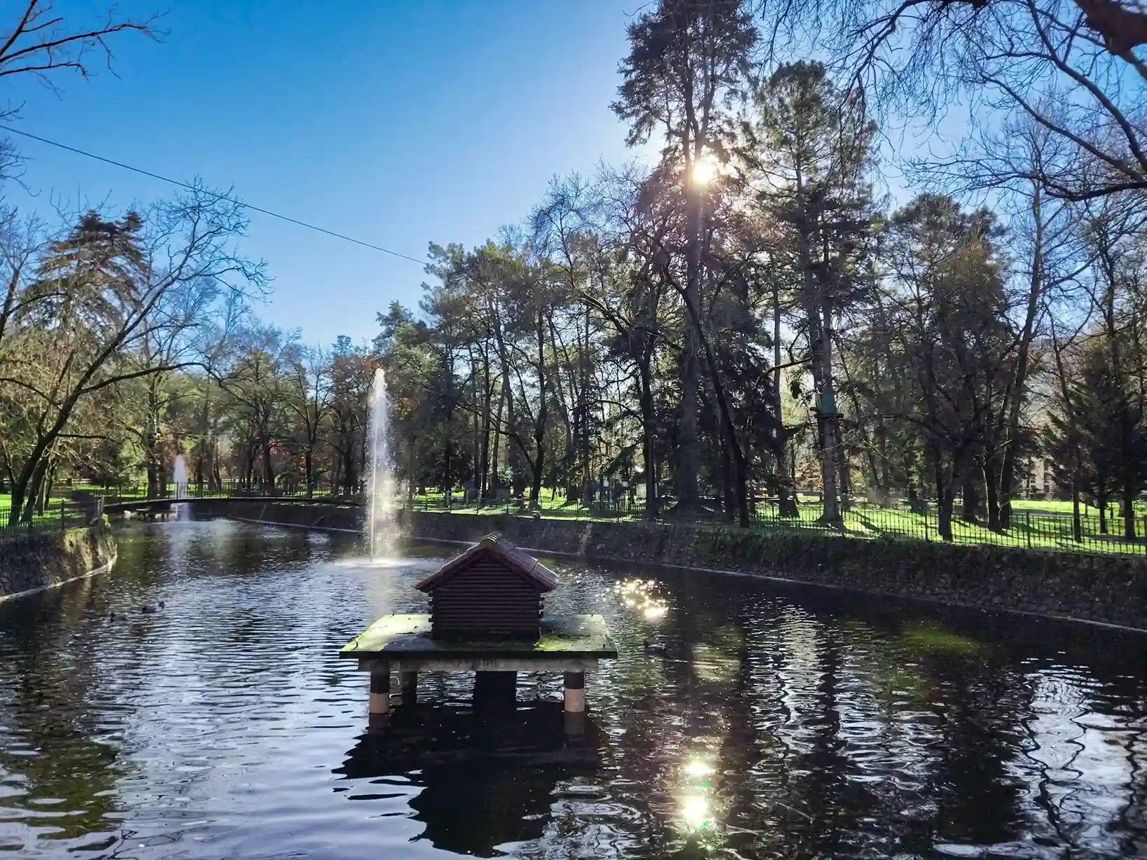 Estanque en un parque