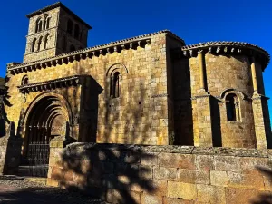 Iglesia románica de piedra