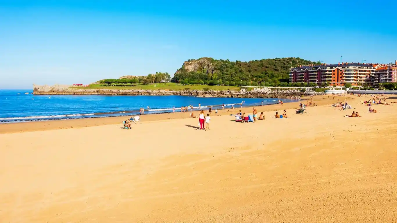 Playa con gente