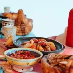 Mesa con varios platos