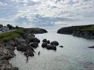 Playa de la Virgen del Mar con la marea alta