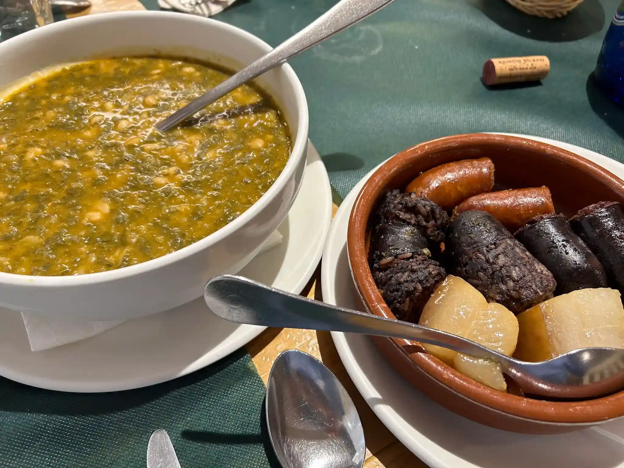 cocido montañés con morcilla, panceta y chorizo Casa Cofiño