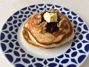 Tortitas sin gluten con harina de almendras y pasta de dátil.