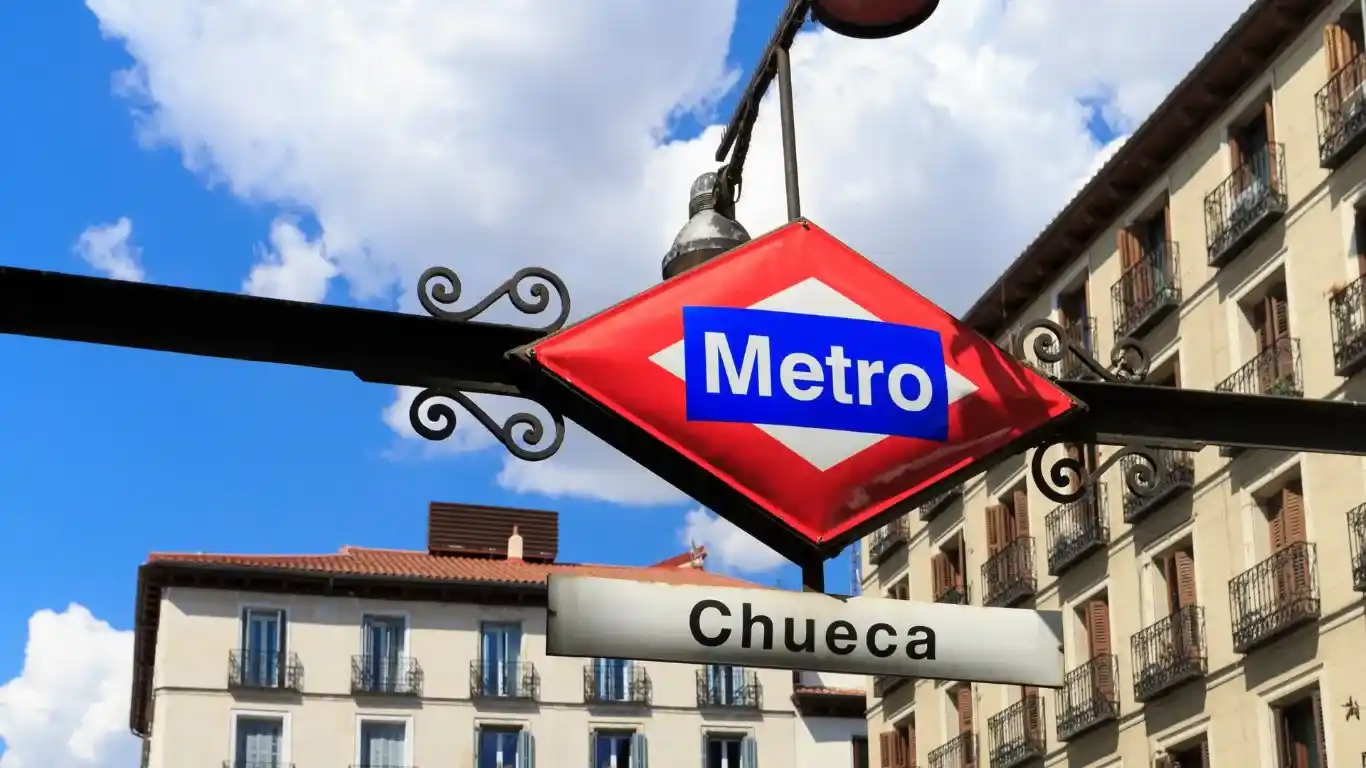 Barrio de Chueca. Metro.

Canva.com