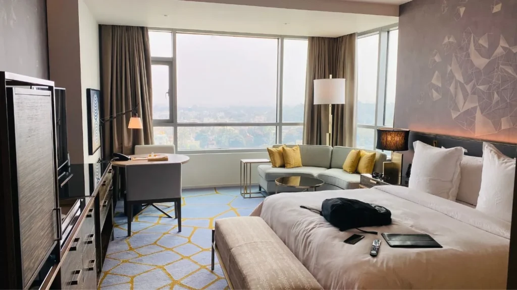 Habitación típica de hotel

Canva.com
