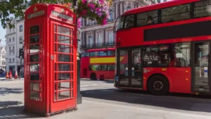 Autobús y cabina telefónica clásica de Londres Mejores free tours en Londres en español