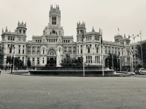 Palacio antiguo que se utiliza como ayuntamiento en Madrid. Palacio de Cibeles.Fotografía: glutendtrotters.com