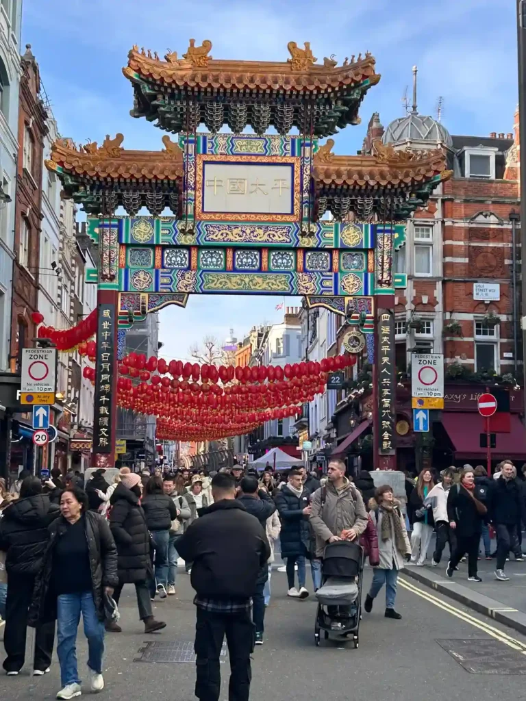 Puerta estilo oriental

Chinatown

fuente: glutendtrotters.com
