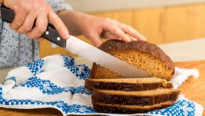 Leon The Baker lanza una hogaza funcional sin gluten con matcha y espirulina