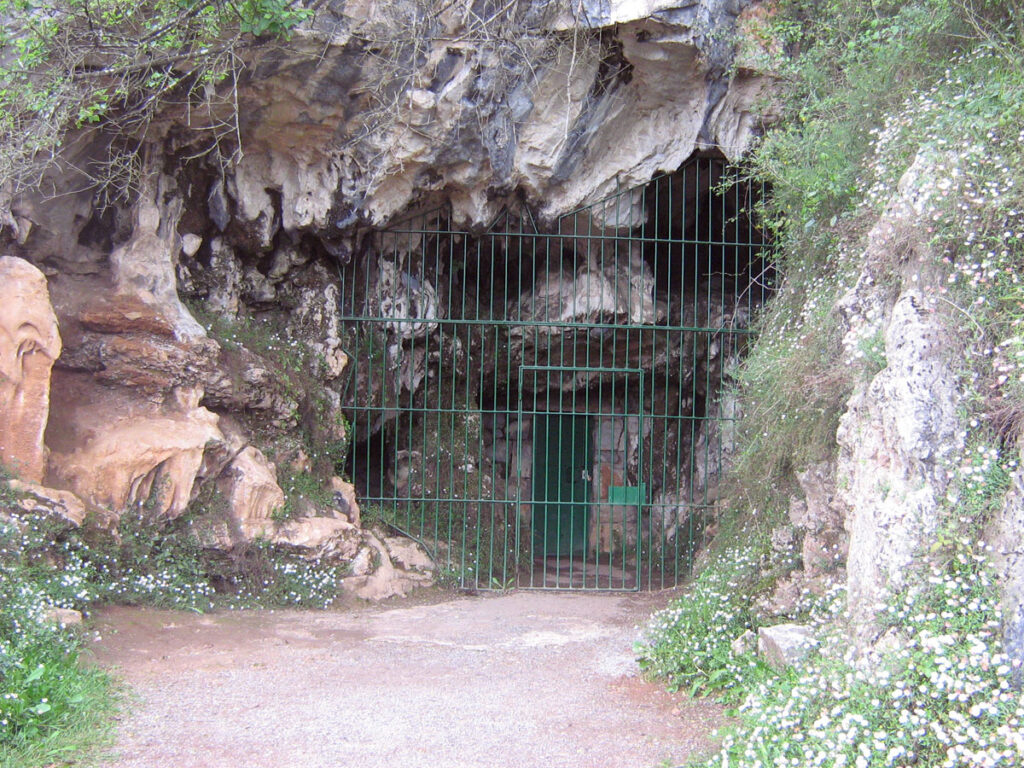 Cueva de las monedas en Puente Viesgo