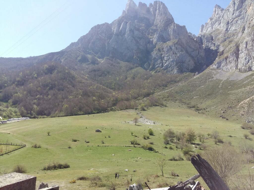 Paisaje de montañas. Fuente Dé